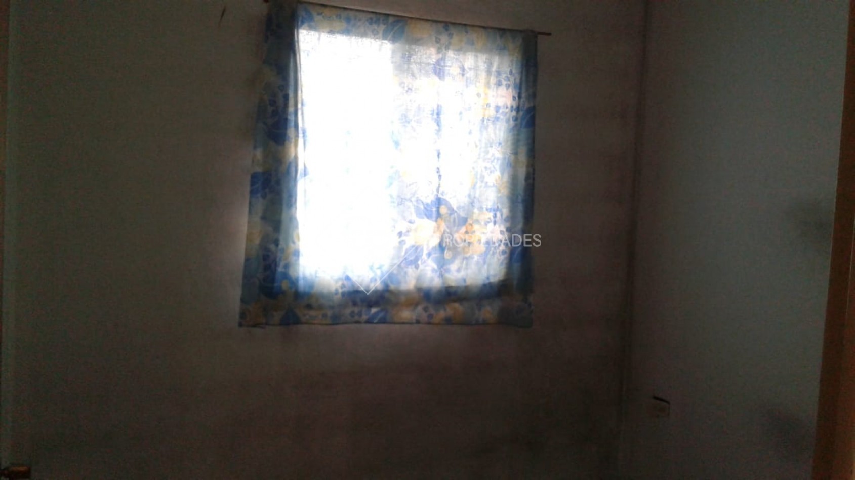 VENTA CASA 3 AMBIENTES CON PATIO Y DOS COCHERAS EN MONTE GRANDE